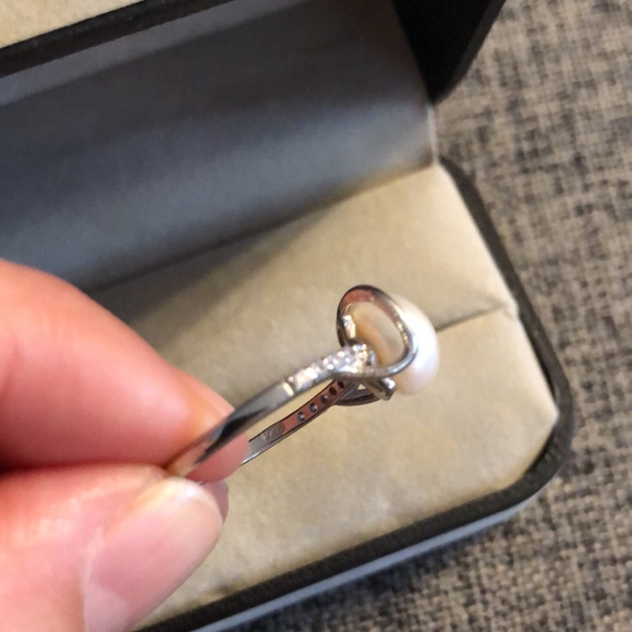 Silver Pearl Ring - Picture 7 of 8